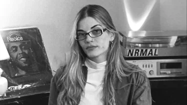 Las mil voces de An Espil en 'Laura Polines', el manifiesto de su constante metamorfosis
