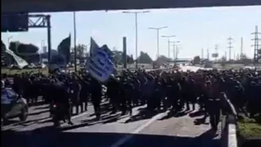 Trabajadores cortaron autopistas a la espera del fallo de Cristina