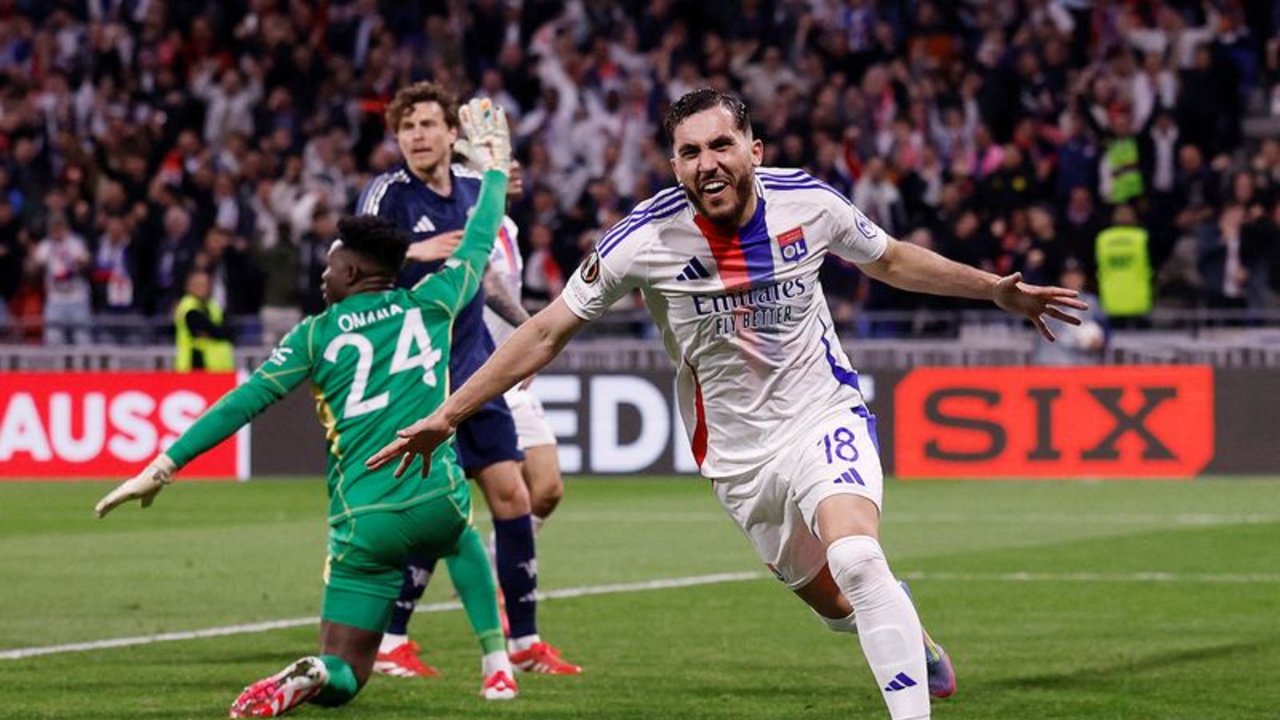 Manchester City ficha a Cherki, procedente del Lyon, con un contrato por cinco años