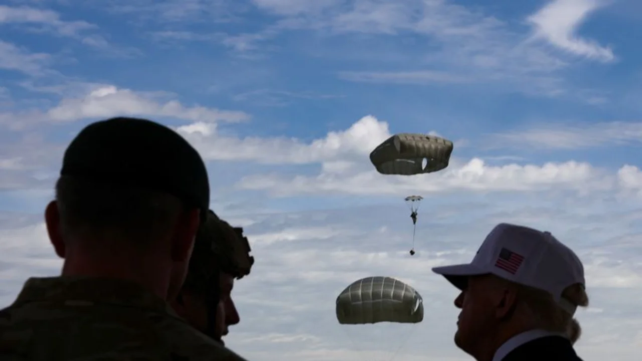 Trump celebra hito del Ejército mientras despliega tropas en Los Ángeles