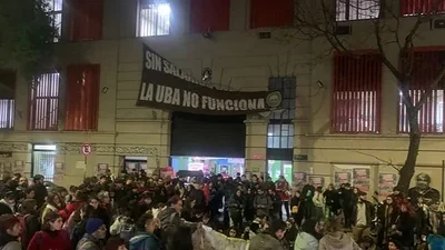 Tomaron las facultades de Sociales y de Filosofía y Letras de la UBA por el fallo contra Cristina Kirchner Tomaron las facultades de Sociales y de Filosofía y Letras de la UBA por el fallo contra Cristina Kirchner