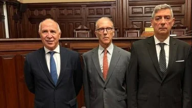 La Corte entra en la historia que escribe la extrema derecha