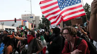 Tensión en Los Ángeles: "Marines" y toque de queda ante las protestas Tensión en Los Ángeles: "Marines" y toque de queda ante las protestas