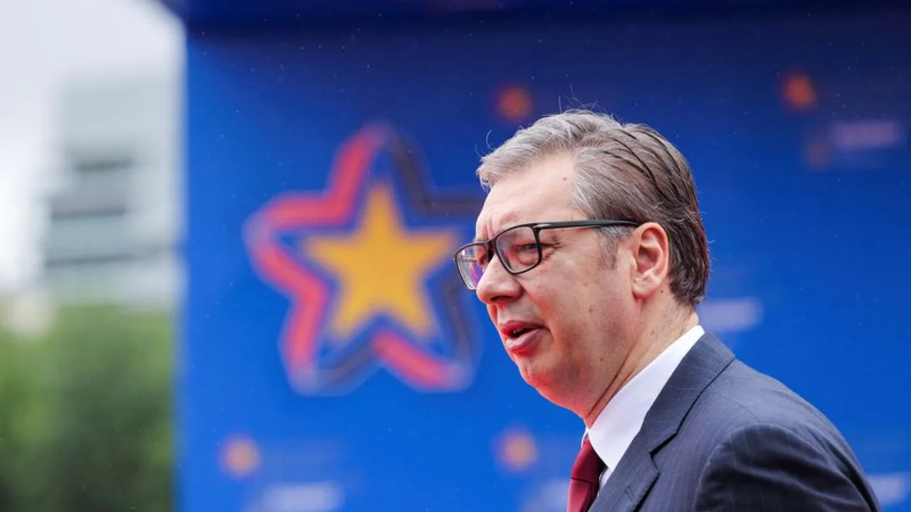 El presidente serbio Vucic visita Ucrania por primera vez