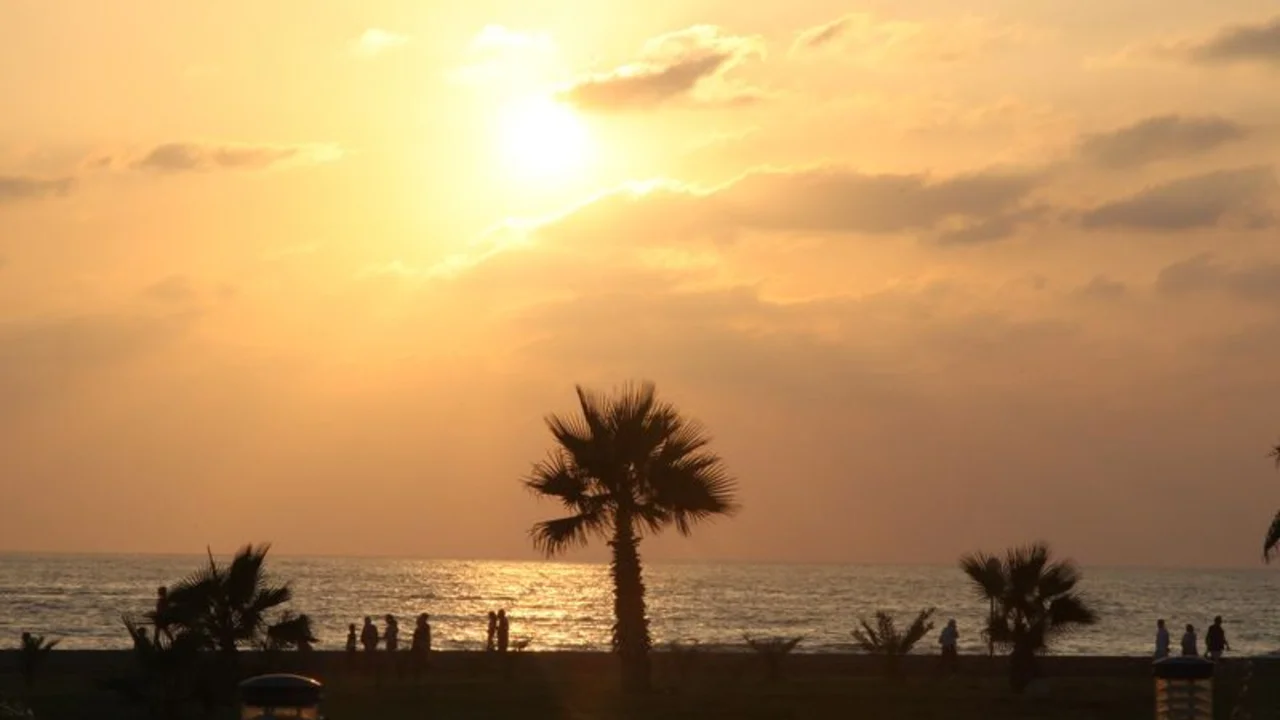 Siria obliga a las mujeres a llevar burkini en las playas públicas