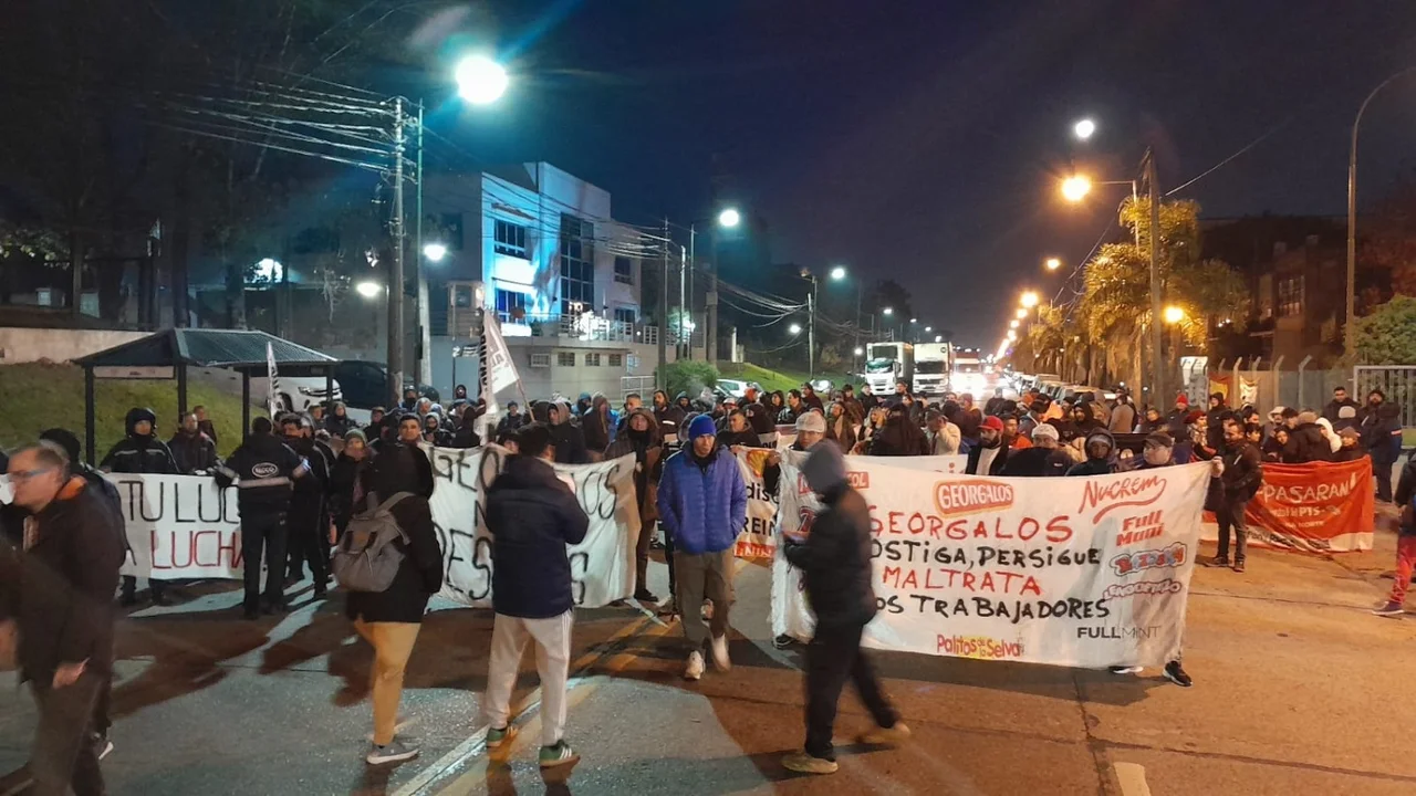 Siguen los despidos: trabajadores de Georgalos cortaron la Panamericana