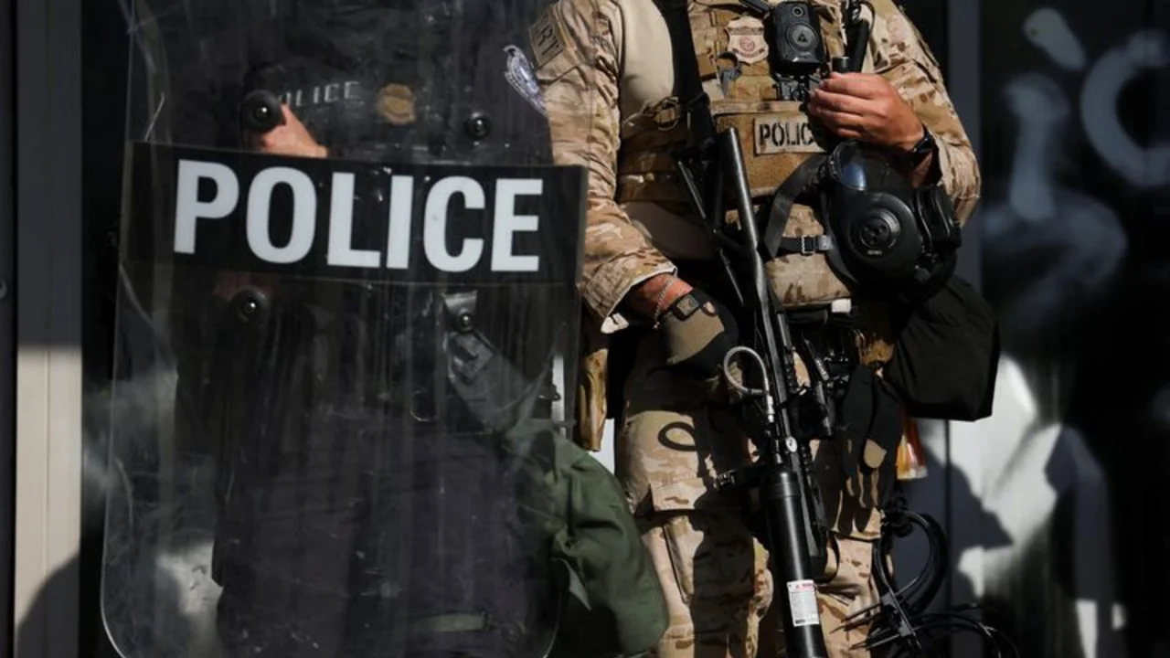 Ciudades de EEUU se preparan para más protestas; toque de queda en centro de Los Ángeles