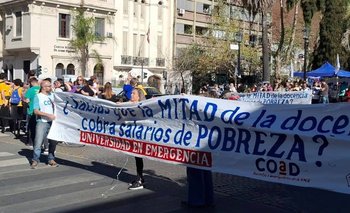 Reclamos en la Universidad de Rosario: en defensa de Cristina y contra el ajuste de Milei | Universidades nacionales