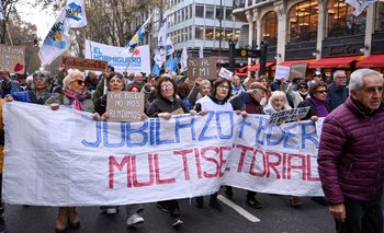 Galeria de fotos: otro miércoles de marchas en Plaza de Mayo | Marcha jubilados