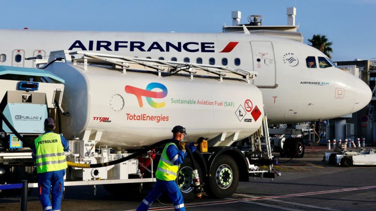 La UE subvencionará un gran volumen de combustible de aviación más ecológico para impulsar la demanda