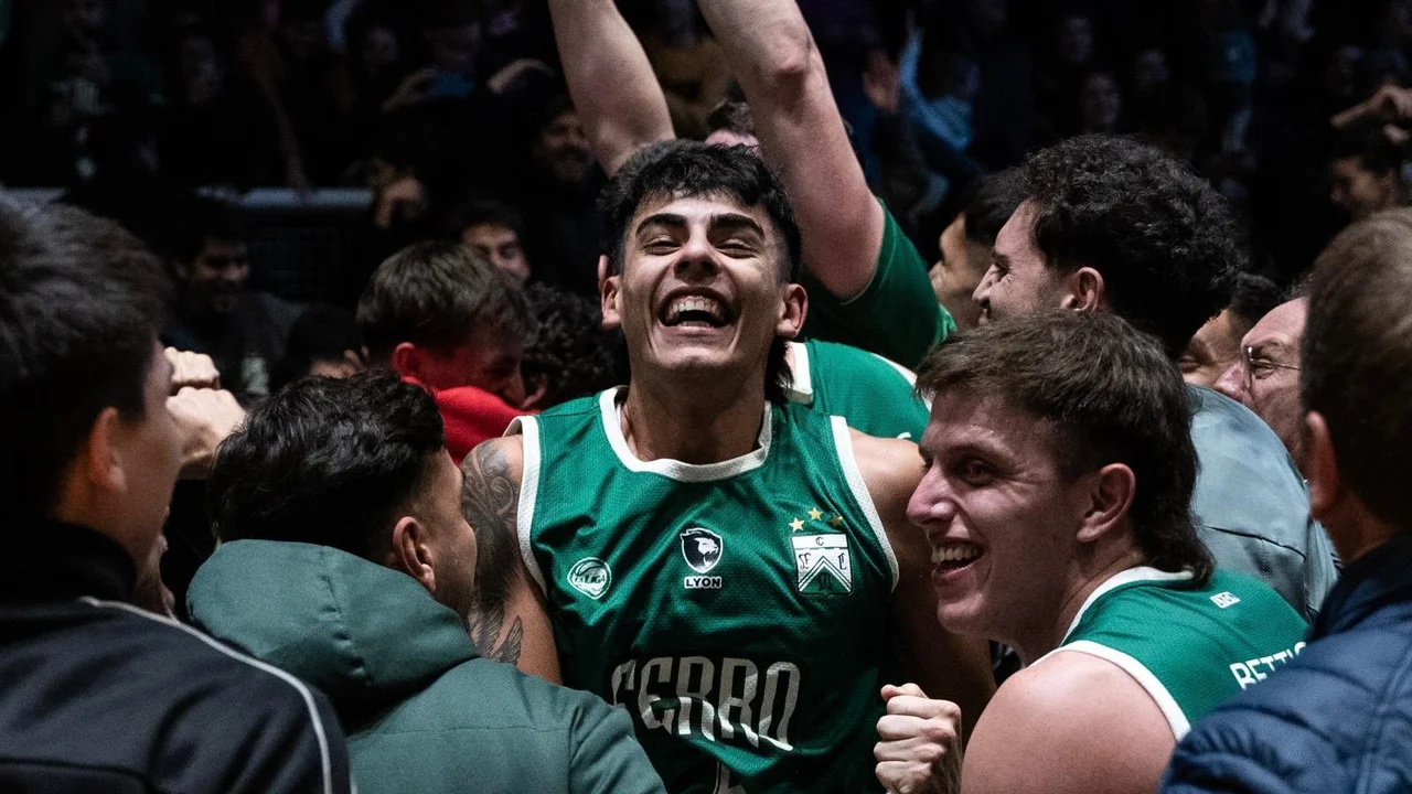 Histórico triple en la Liga Nacional de Básquet: los videos del increíble triunfo de Ferro ante Boca
