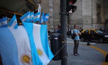 ¿La primera bandera de la Argentina no fue celeste-blanca-celeste? | Día de la bandera