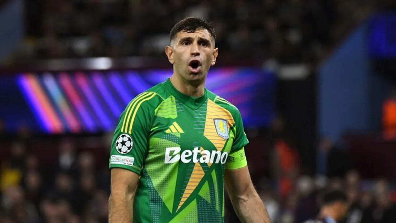 No sólo Manchester United: otro grande de Europa acelera por Dibu Martínez