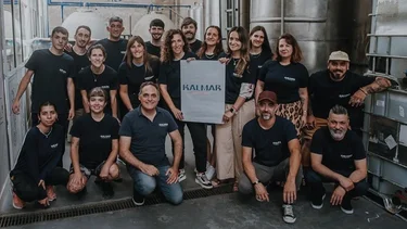 Crearon la primera destilería de Mar del Plata y ganaron la medalla de oro mundial por su gin de yerba mate