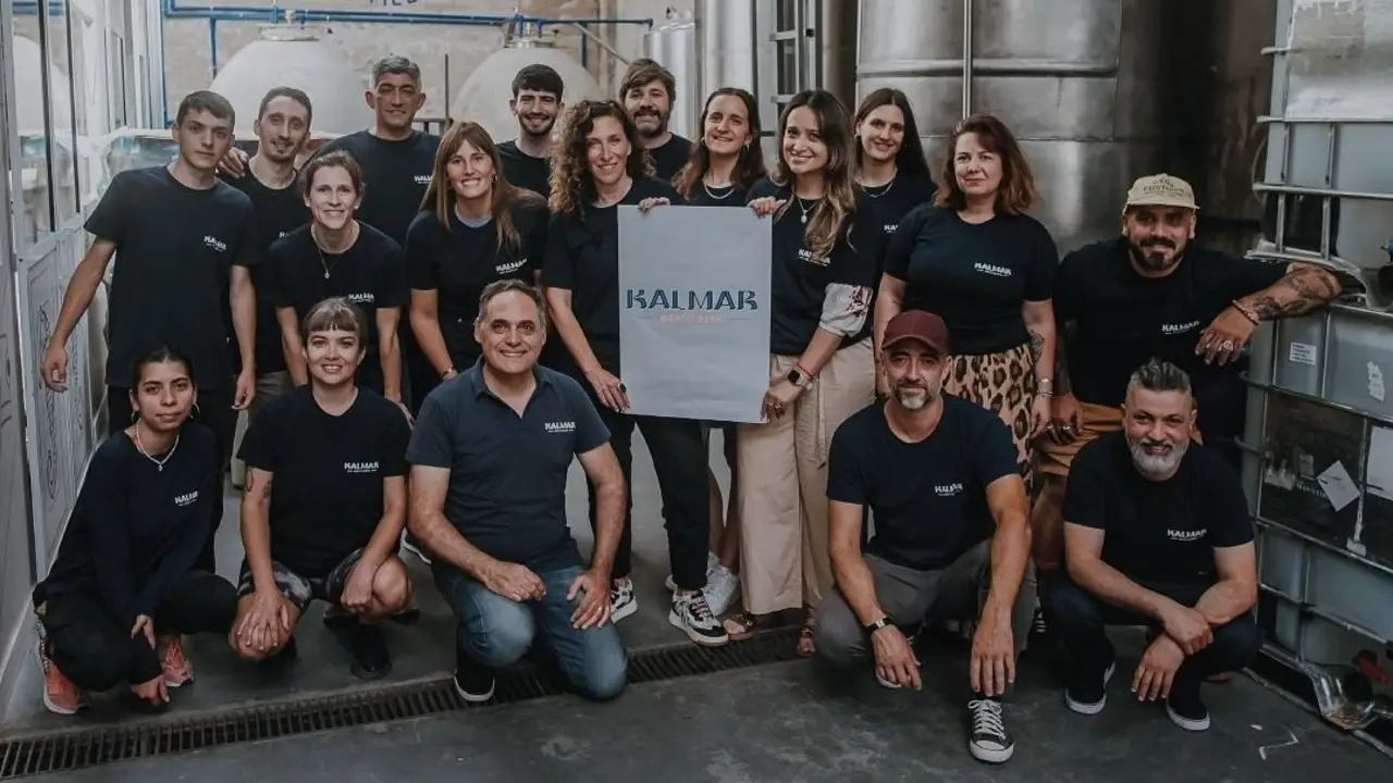 Crearon la primera destilería de Mar del Plata y ganaron la medalla de oro mundial por su gin de yerba mate