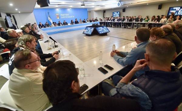 O Peronismo Se Une em Defesa de Cristina Kirchner: Grande Mobilização para Comodoro Py