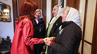 Cristina Kirchner se reunió con Pérez Esquivel y Madres de Plaza de Mayo Cristina Kirchner se reunió con Pérez Esquivel y Madres de Plaza de Mayo