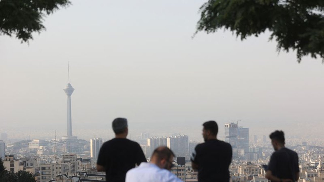 Enfadados y asustados, los iraníes se preparan para más ataques israelíes