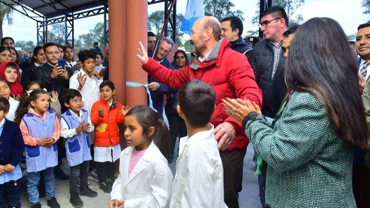 Insfrán entregó más obras finalizadas e inauguró el edificio educativo N°1527 de su gestión