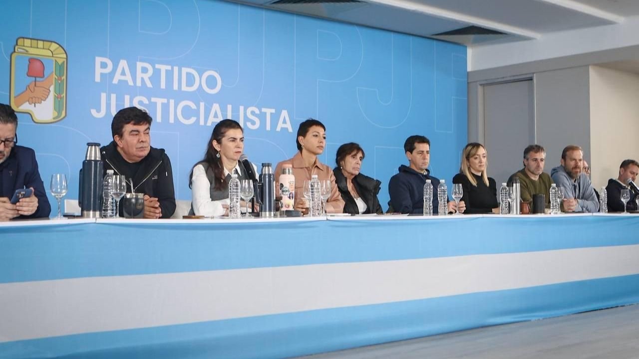 "Argentina con Cristina": intendentes repudiaron la condena de la Corte