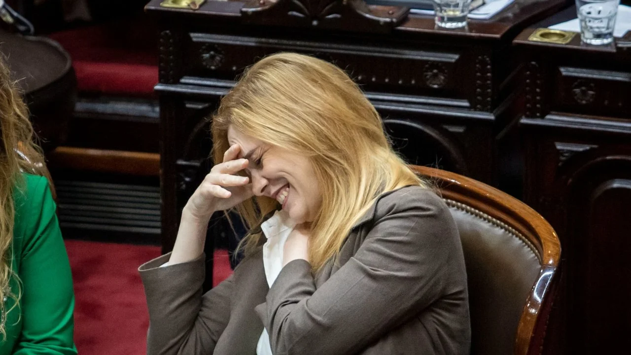 Dejaron en ridículo a Lilia Lemoine en redes, otra vez: "El colador es nacional"