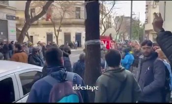 Tras la represión y desalojo, militantes vuelven a la casa de Cristina Kirchner  | La condena de cristina