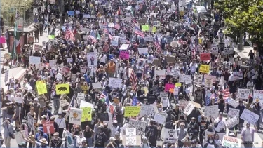 El rechazo popular a Trump crece en EEUU: millones salieron a protestar contra el autoritarismo en todo el país