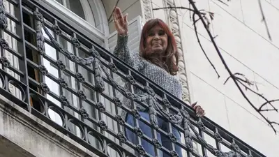 Diputados y senadores de UP defendieron su "derecho" de visitar a CFK "sin restricciones" Diputados y senadores de UP defendieron su "derecho" de visitar a CFK "sin restricciones"