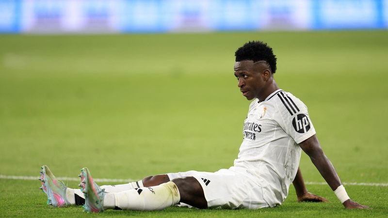 Cuatro condenados a penas de cárcel por colgar un muñeco de Vinicius Jr