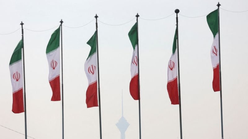 Iraníes abandonan la capital en busca de seguridad mientras se intensifican los ataques aéreos israelíes