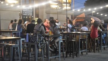 Crisis sin piso: alerta por una caída del 20% en el consumo en bares en Santa Fe 