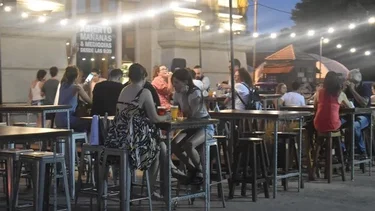 Crisis sin piso: alerta por una caída del 20% en el consumo en bares en Santa Fe 
