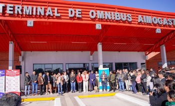 Quintela inauguró una terminal de ómnibus clave en Aimogasta | Transporte