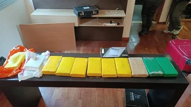 Allanaron una casa ligada a un narco condenado tres veces y secuestraron 12 kilos de cocaína: hay dos detenidos
