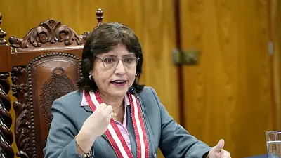 Fiscal general Perú denuncia "golpe a democracia" tras intento de su predecesora de volver al puesto Fiscal general Perú denuncia "golpe a democracia" tras intento de su predecesora de volver al puesto