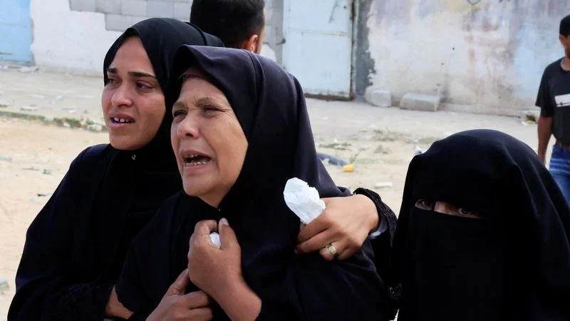 Un bombardeo israelí mata a 51 personas que esperaban ayuda en Gaza