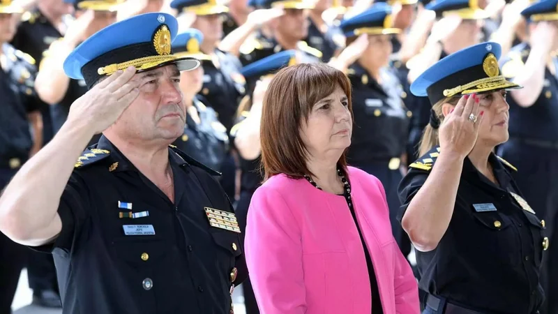 Detenciones ilegales, ciberpatrullaje y requisas sin orden: cambios en la Policía Federal de Bullrich
