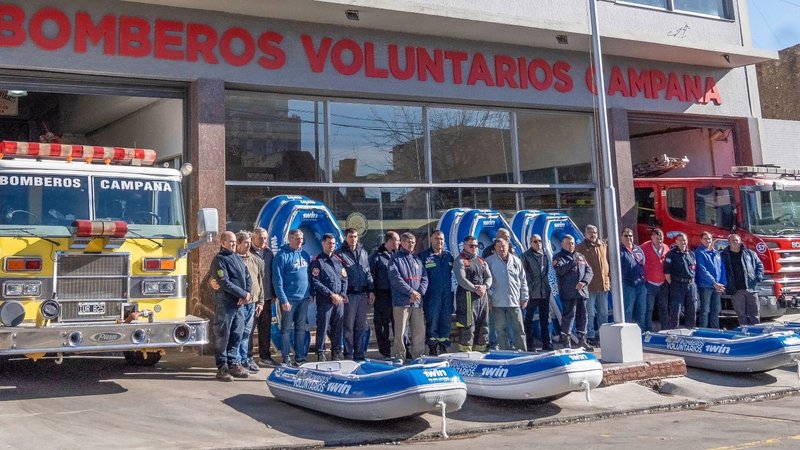1win donó embarcaciones a bomberos voluntarios para asistir a municipios afectados por inundaciones