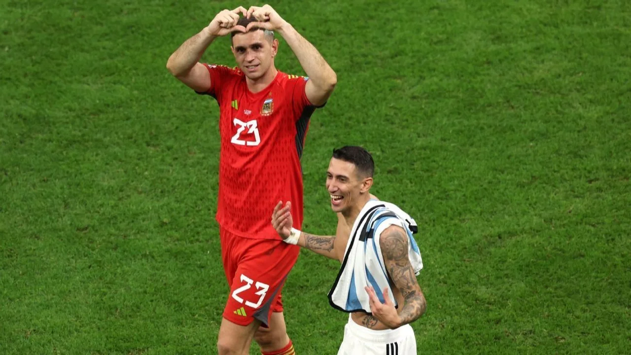 El insólito comentario de Dibu Martínez a Ángel Di María tras el gol a Boca