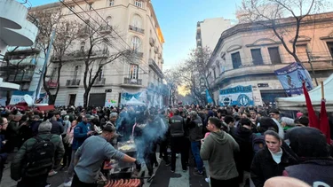 Marcha por Cristina: comienza la concentración en la puerta de la casa de la ex presidenta