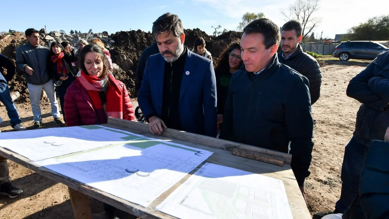  Watson y Bianco monitorearon avances de obra en un polo educativo de Florencio Varela