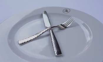 ¿Qué significado tienen las posiciones de los cubiertos sobre el plato? | Consejos