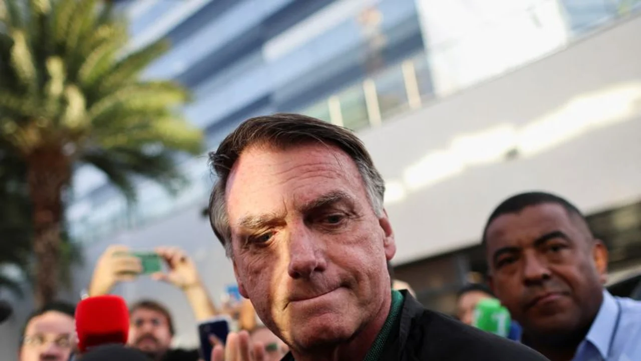 Expresidente Bolsonaro y otros, acusados formalmente en caso de agencia espionaje en Brasil