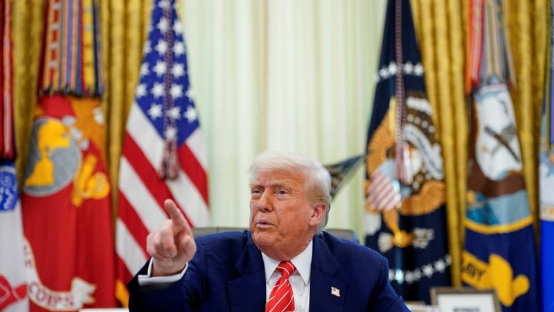 Trump dice EEUU no matará a Jamenei "por ahora", mientras recrudece guerra entre Israel e Irán