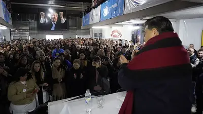 El intendente de José C. Paz reunió a la militancia para apoyar a Cristina y apuntó contra la Justicia El intendente de José C. Paz reunió a la militancia para apoyar a Cristina y apuntó contra la Justicia