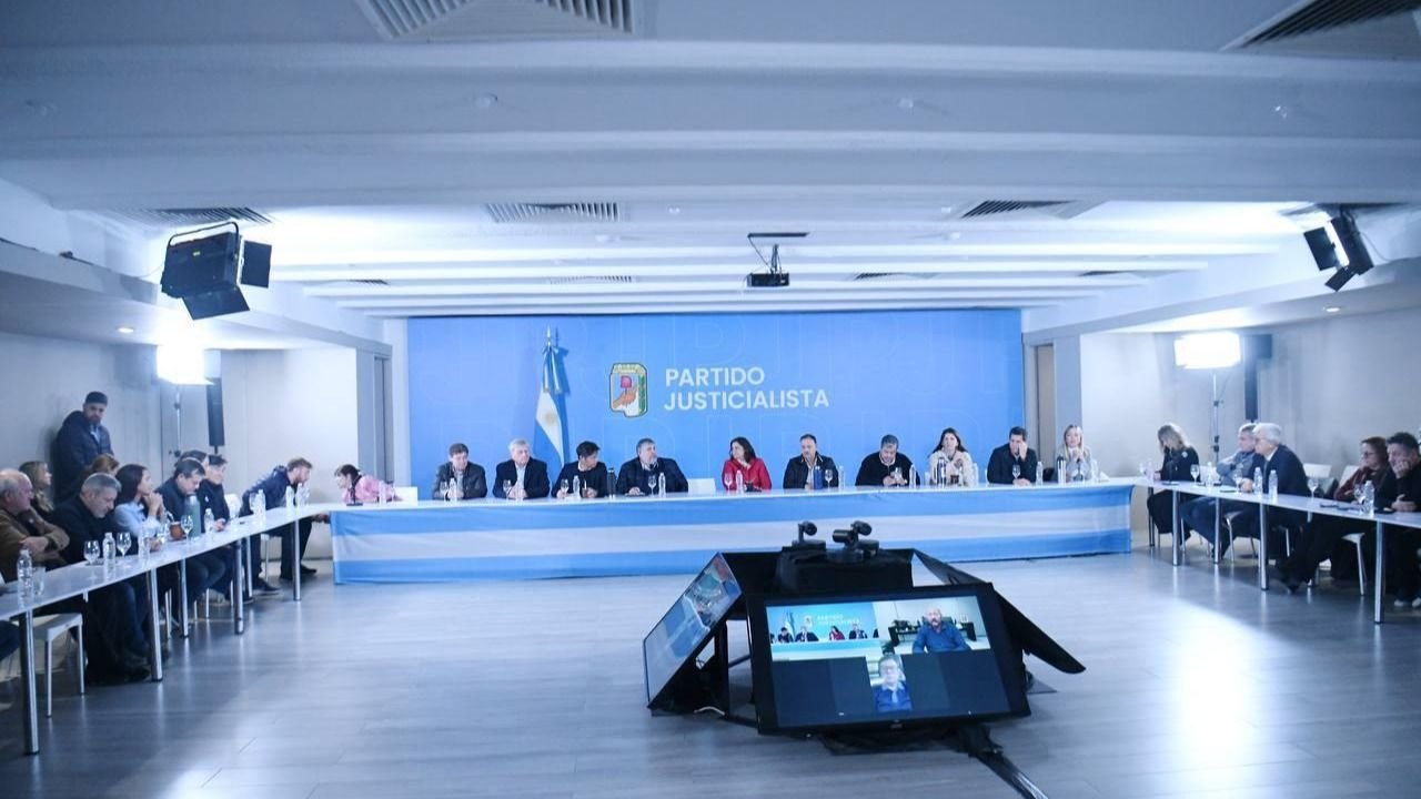 Comenzó la reunión de gobernadores en el PJ, tras la notificación judicial 