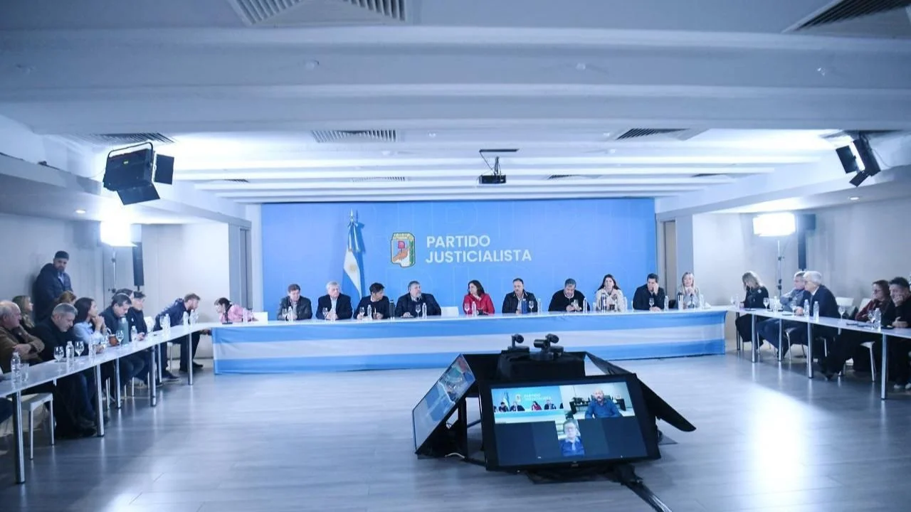 Comenzó la reunión de gobernadores en el PJ, tras la notificación judicial 