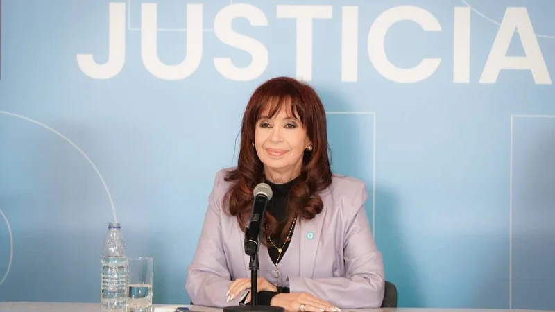 Apoyo a Cristina: convocaron a un "acto político" en Plaza de Mayo a las 14