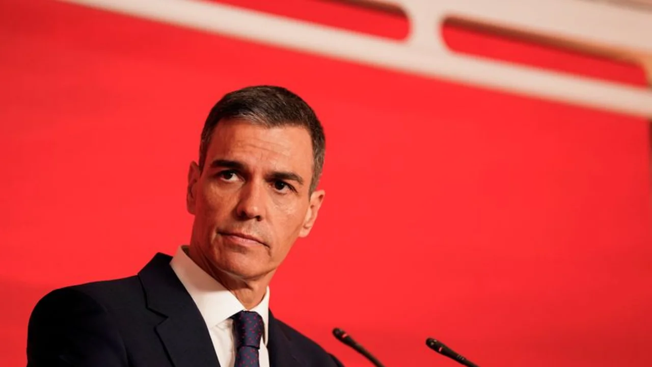 El presidente español esquiva las preguntas de un aliado en el Congreso por el caso de corrupción