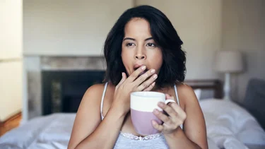 No es el té: la infusión que te ayuda a dormir relajado y prevenir enfermarte en invierno, según expertos